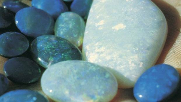 The state government says small scale opal miners will have better odds of cracking the big find thanks to regulation changes to western Queensland's opal fields.