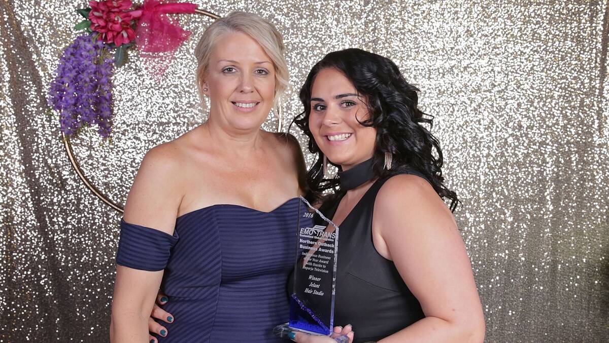 2016 Northern Outback Indigenous Business of the Year award recipient Jelissa
Kelland of Jelant Hair Studio in Mount Isa (right) with category sponsor Carly
Bidgood of Imparja Television.