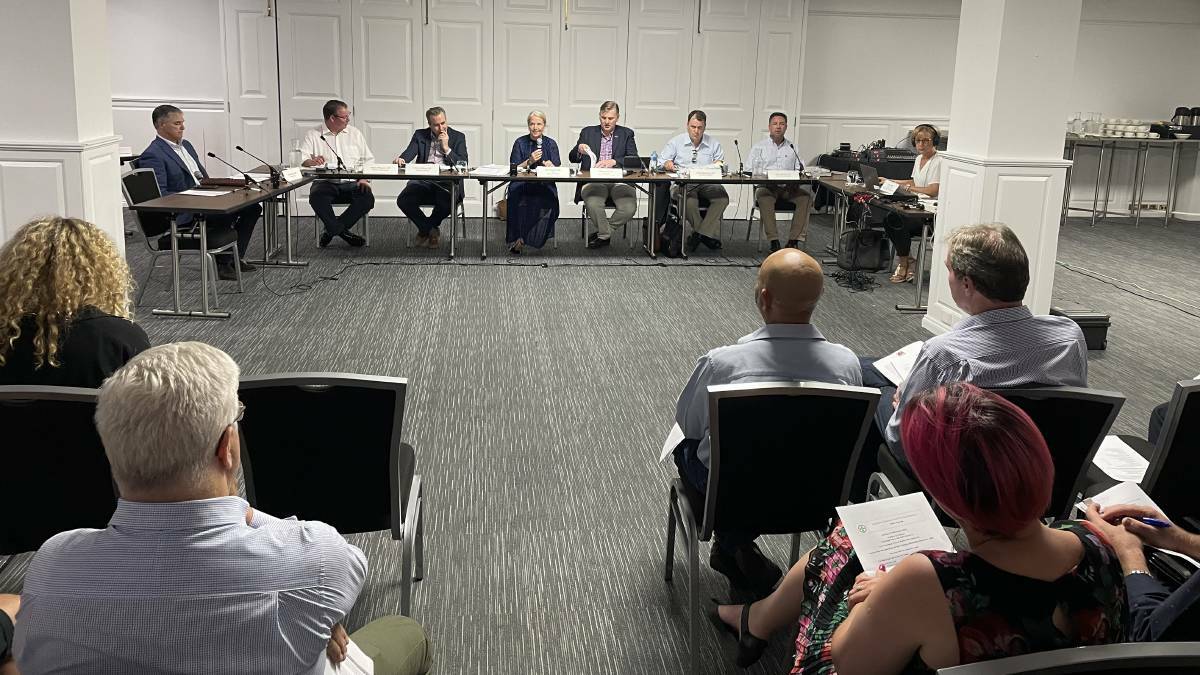 A parliamentary inquiry into Sunday trading in regional towns, seen here in Mount Isa, says the Industrial Relations Commission is best placed to rule on Sunday and public holiday trading for Mount Isa retailers