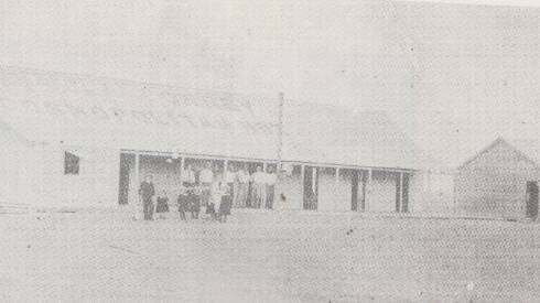 Cosmopolitan Hotel Camooweal with the Conlan girls in front ca 1910.