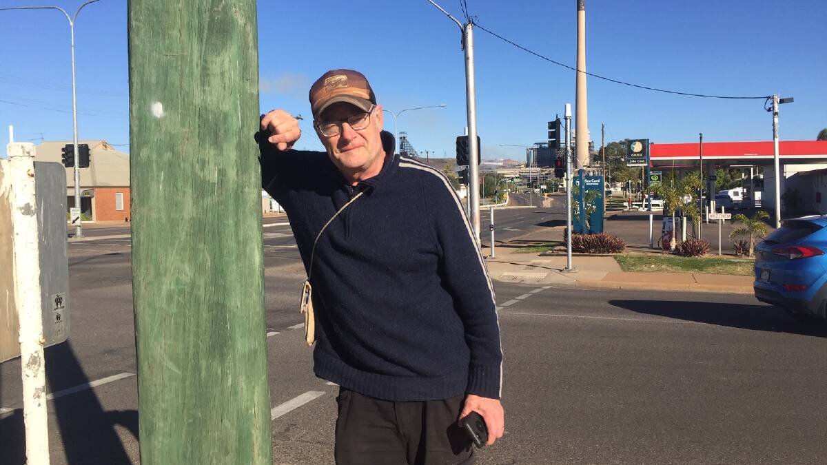 Kiwi-based English musician Mike Jenkins had an unscheduled but enjoyable stop in Mount Isa due to NT lockdown rules.