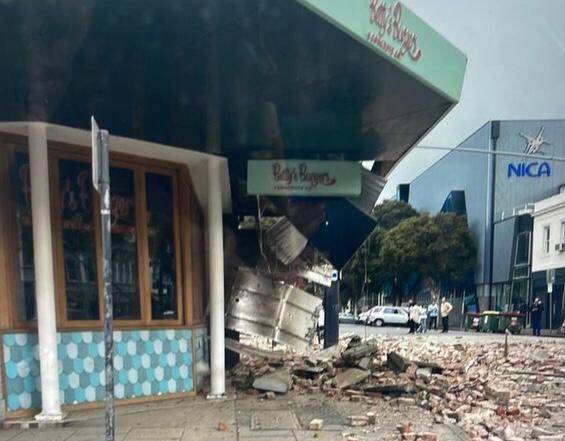Earthquake damage to building in Melbourne. Photo: Paul Dowsley.