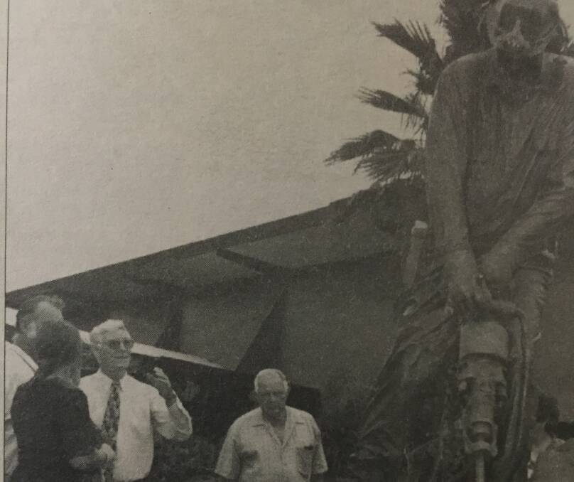 Mount Isa Mayor Ron McCullough at the unveiling of the miner statue in 1999.