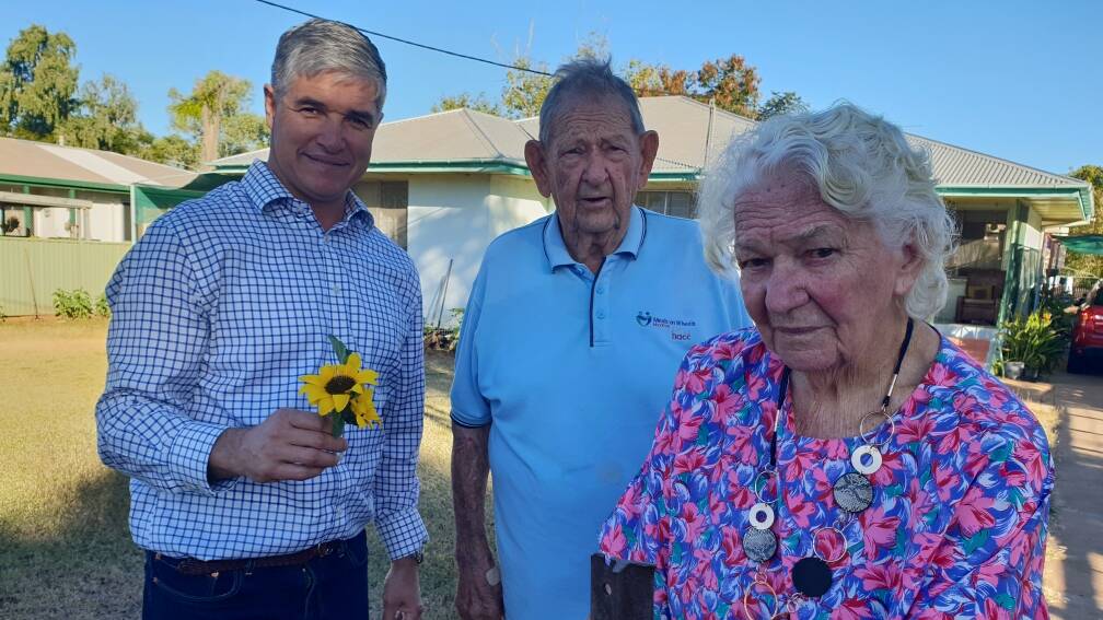 Anne Morris with husband Arthur and Robbie Katter admiring Arthur's sunflowers in June 2020.