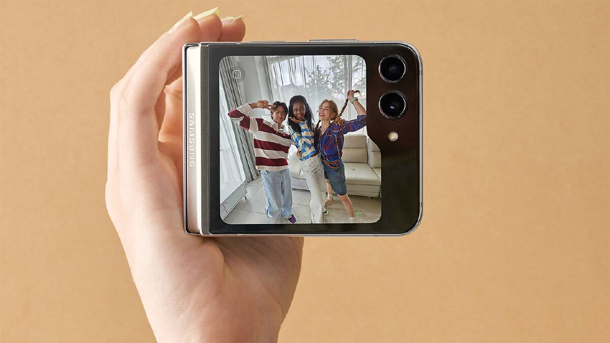 The Samsung Galaxy Z Flip5 5G offers unique camera tools, including Flex Mode feature and Flex Window for easy selfies. Picture Samsung 