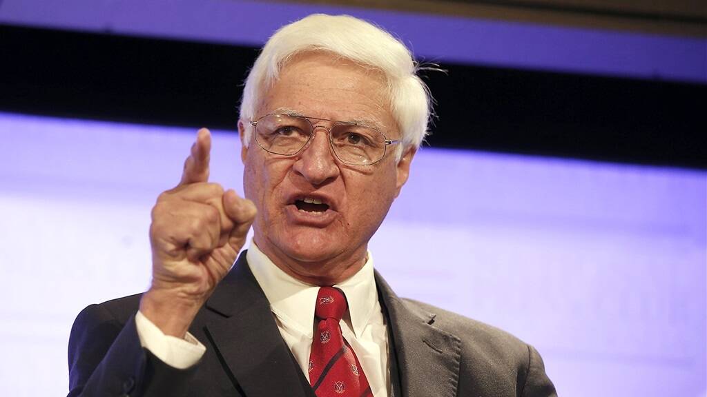 Federal member for Kennedy Bob Katter says the prime minister has backed the wrong horse on the Hells Gates Dam project saying the proposed dam wall is too small.