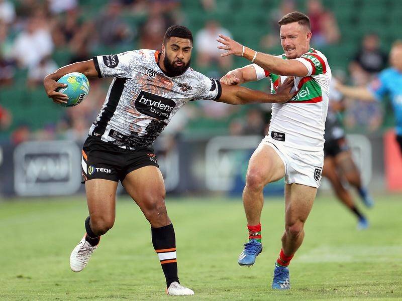 Robert Jennings (l) is returning to the Penrith Panthers after his stint with Wests Tigers.