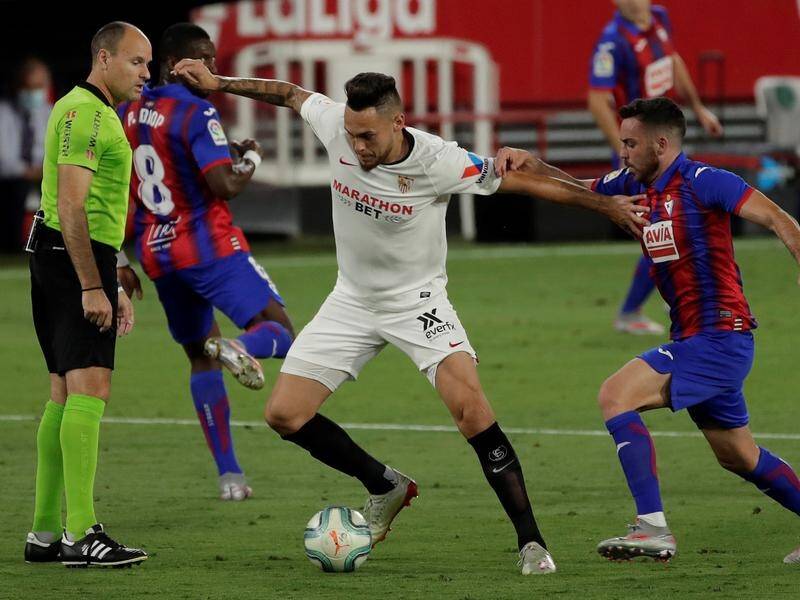 Lucas Ocampos (c) scored the only goal in Sevilla's win over Eibar in La Liga on Monday.