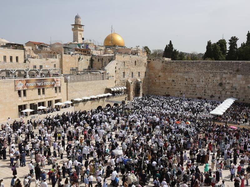 Orthodox Jews recite a prayer in front of the Western Wall in Jerusalem on the Passover holiday. (EPA PHOTO)