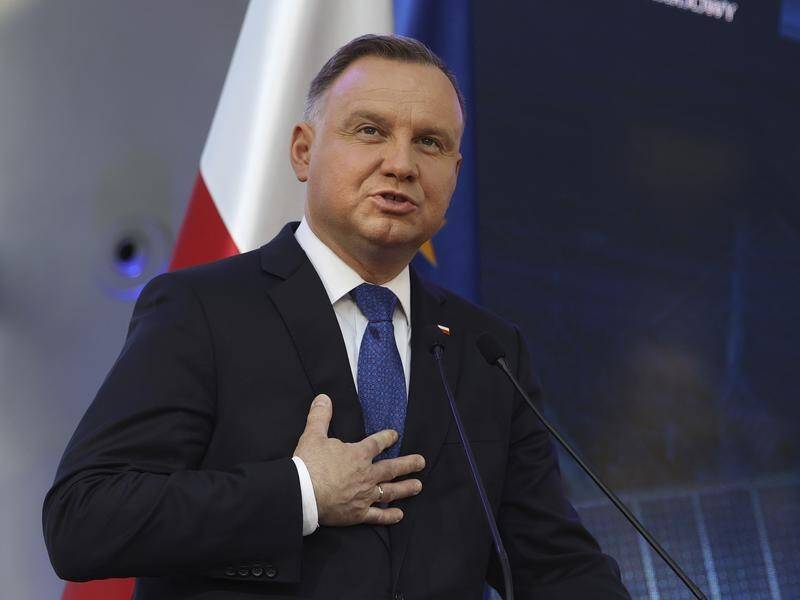 Polish President Andrzej Duda has slammed the French and German leaders for phoning Vladimir Putin.