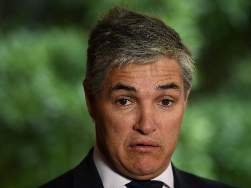 KAP's Robbie Katter is trying to raise money after the party was stripped of staff in Queensland.