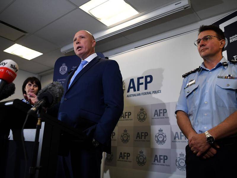 Home Affairs minister Peter Dutton (C) has praised Australian police work in a $700kg drug bust.
