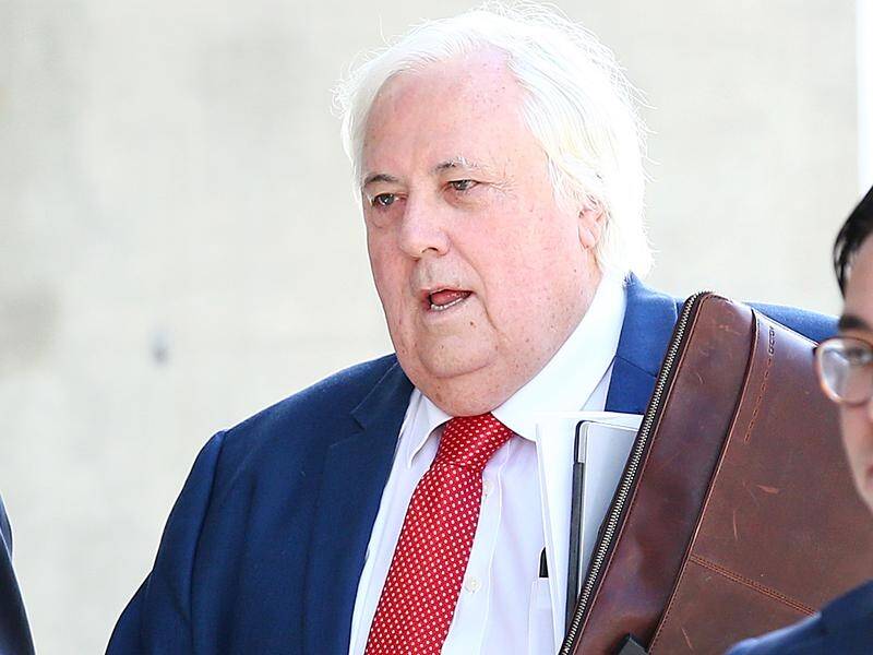 Parliamentary records show Clive Palmer still owes almost $7000 in expenses.