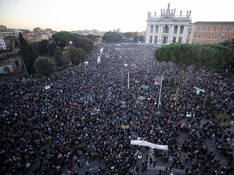 Tens of thousands of people have filled Rome's Piazza San Giovanni to rally against Matteo Salvini.