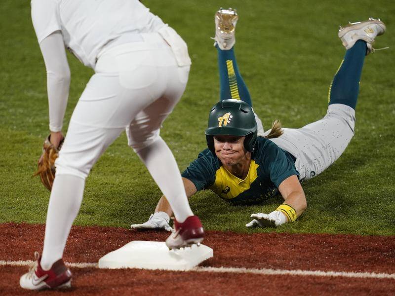 Australia's softballers have lost to Mexico and fallen short of booking a bronze medal playoff spot.