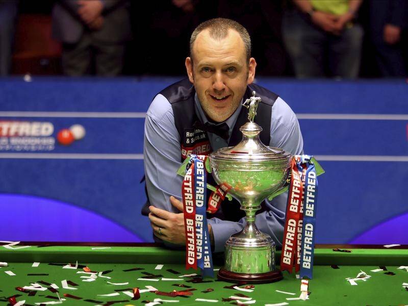 Snooker player Mark Williams blamed the effects of COVID-19 after falling asleep during a match.