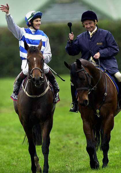 John Letts and Banjo ‘‘chat’’ to Scott Seamer and Ethereal after the 2001 Melbourne Cup.