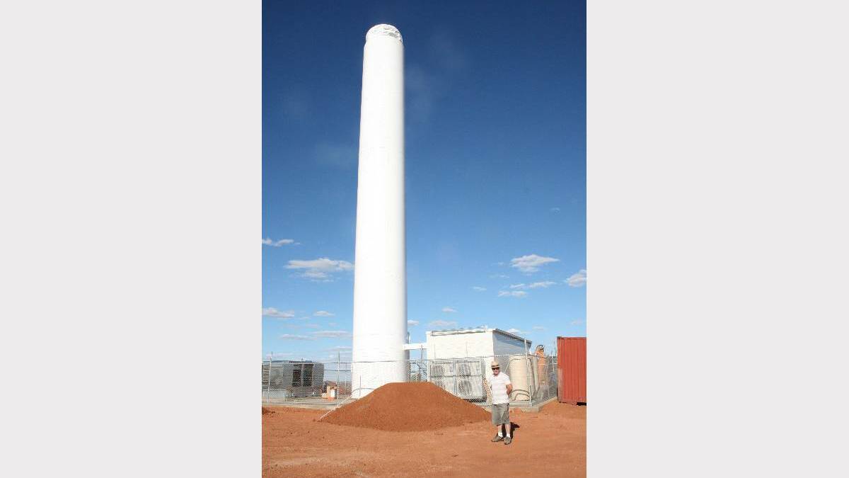 Telstra suggests finding another way up iconic Mount Isa hill