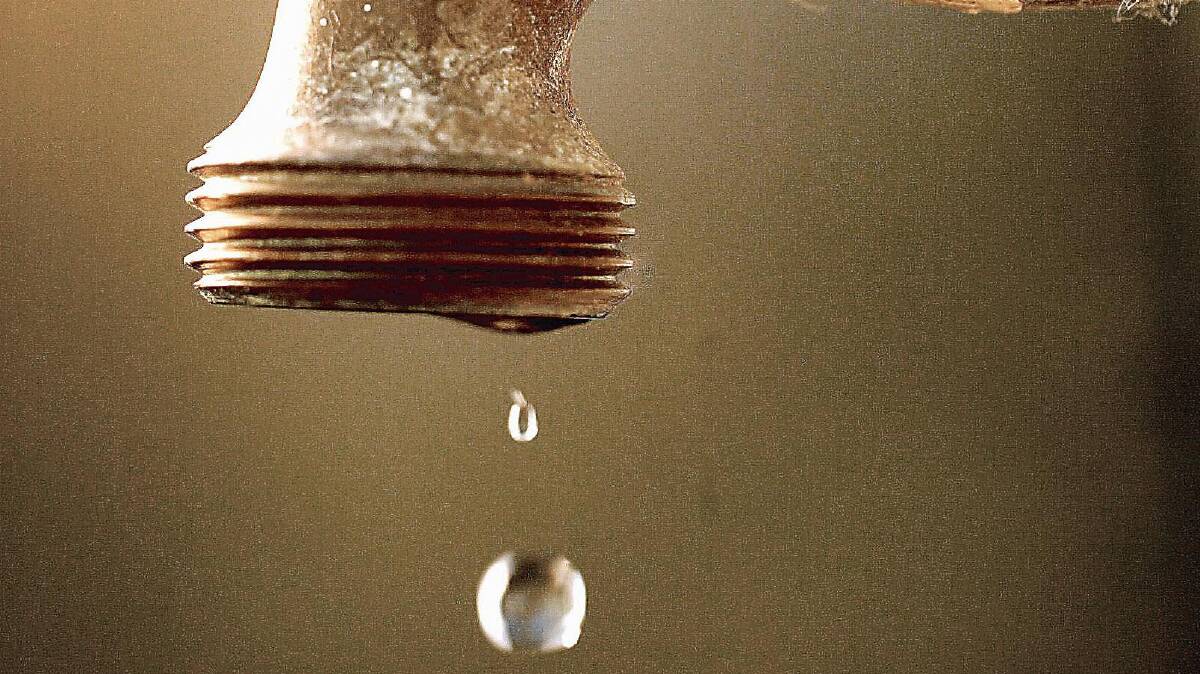 Flinders Shire Council flushing out Hughenden brown water