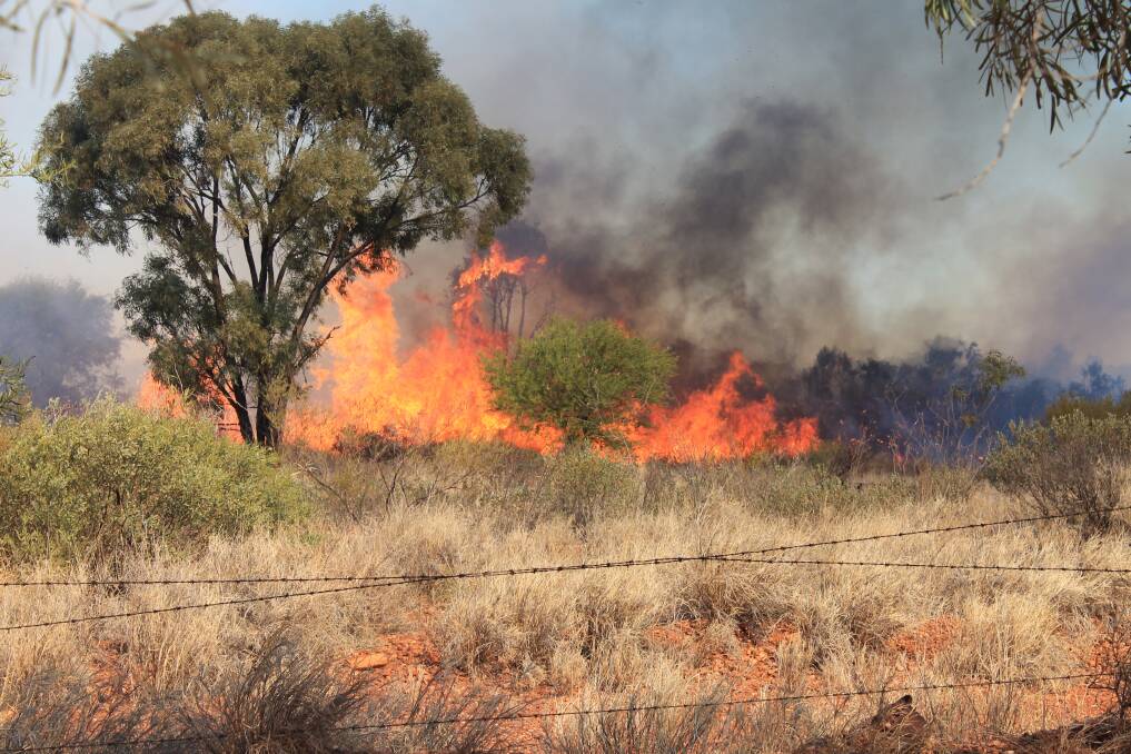 Bushfires continue to burn, threatening Mount Isa homes